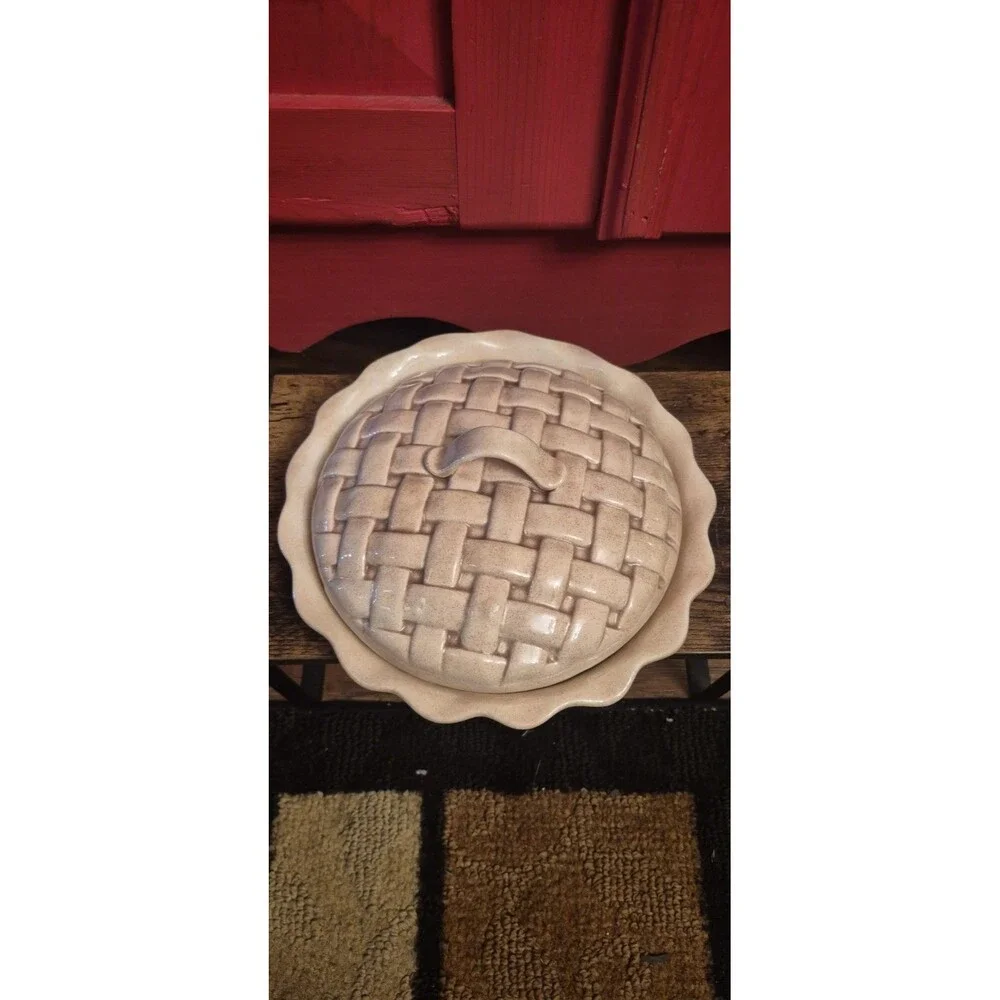 Vintage 1979 Ceramic 8 Inch Pie Keeper  Ceramics Tann Lattice Pie Shape